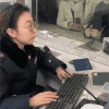 西安一火车售票员因超快手速走红 日办理车票数量高达上千张
