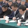 DeepSeek创始人梁文锋出席民企座谈会 与马化腾相邻而坐