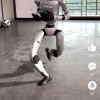 宇树科技王兴兴发布机器人练武术视频 可以实现回旋踢