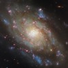 哈勃捕捉到一个辉煌的螺旋星系 星体繁茂