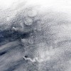 卫星捕捉到隐藏在狂风暴雨中的南桑威奇群岛上空壮观的云层