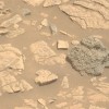 美国火星车发现诡异的怪石 似乎有东西破壳而出