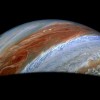 朱诺号探测器展示木卫一下方炽热的熔岩湖和木星上的混乱气旋