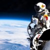 史上最强的跳伞：这个男人穿着宇航服从太空跳下 用身体突破了音障