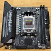 AMD平台首款B850迷你“背插主板”：PCIe x16插槽装在背面