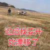 男子手搓固定翼飞机可在野地起降 总成本3万元出头