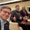 美众议院议长约翰逊晒三人合影：感谢马斯克对政府效率部的贡献