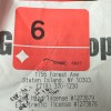 部分玩家的任天堂 Switch 2 屏幕被商店用订书钉打出一个洞
