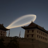 西安上空不明飞行物有长拖尾 专业人士揭秘：实为火箭云