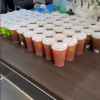 章泽天现身深圳请工友喝冰饮 点了300多杯