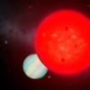 这颗质量仅为太阳五分之一的小恒星却拥有一颗气态巨行星