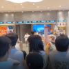 泡泡玛特杭州新店开业2小时就关闭：顾客太多有危险 不知谁是黄牛