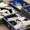 网友晒现场图：机场成筐的充电宝被拦 假3C认证一眼识破