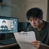 央视揭露打造素人网红骗局：小伙直播7天0人观看 想解约被索赔50万