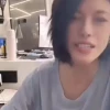 汪峰前女友葛荟婕自曝在腹部植入“戒酒芯片”直播间展示疤痕