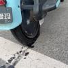西安热得电动自行车轮胎都化了
